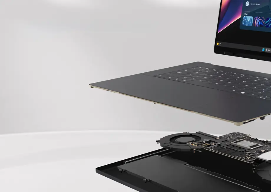 Widok rozłożonych komponentów wewnętrznych laptopa Dell XPS 16