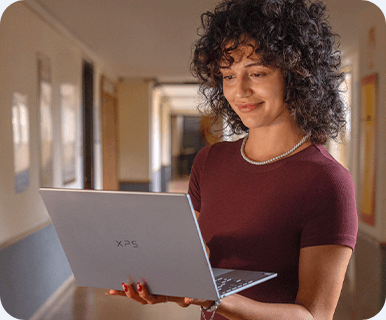 Kobieta na wideokonferencji na XPS 13